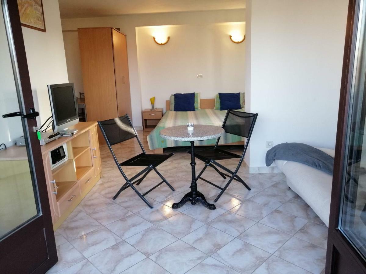 Gracia Apartments Funtana Buitenkant foto